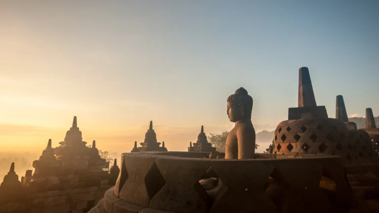 Estupas de Borobudur al amanecer