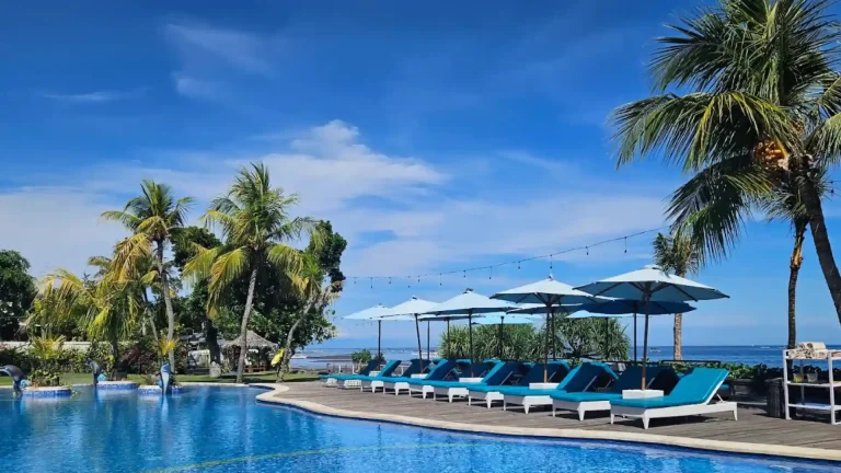 Piscina del hotel Lovina Heaven en Lovina